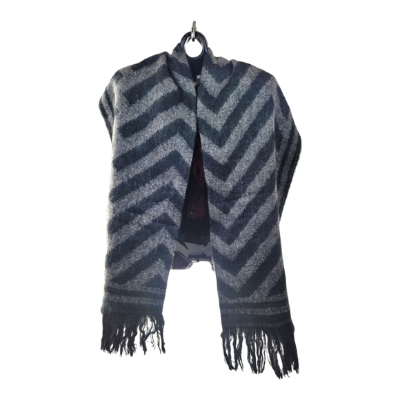 Fringed Scarf/Wrap/Shawl by H&M - Picture 4 of 8